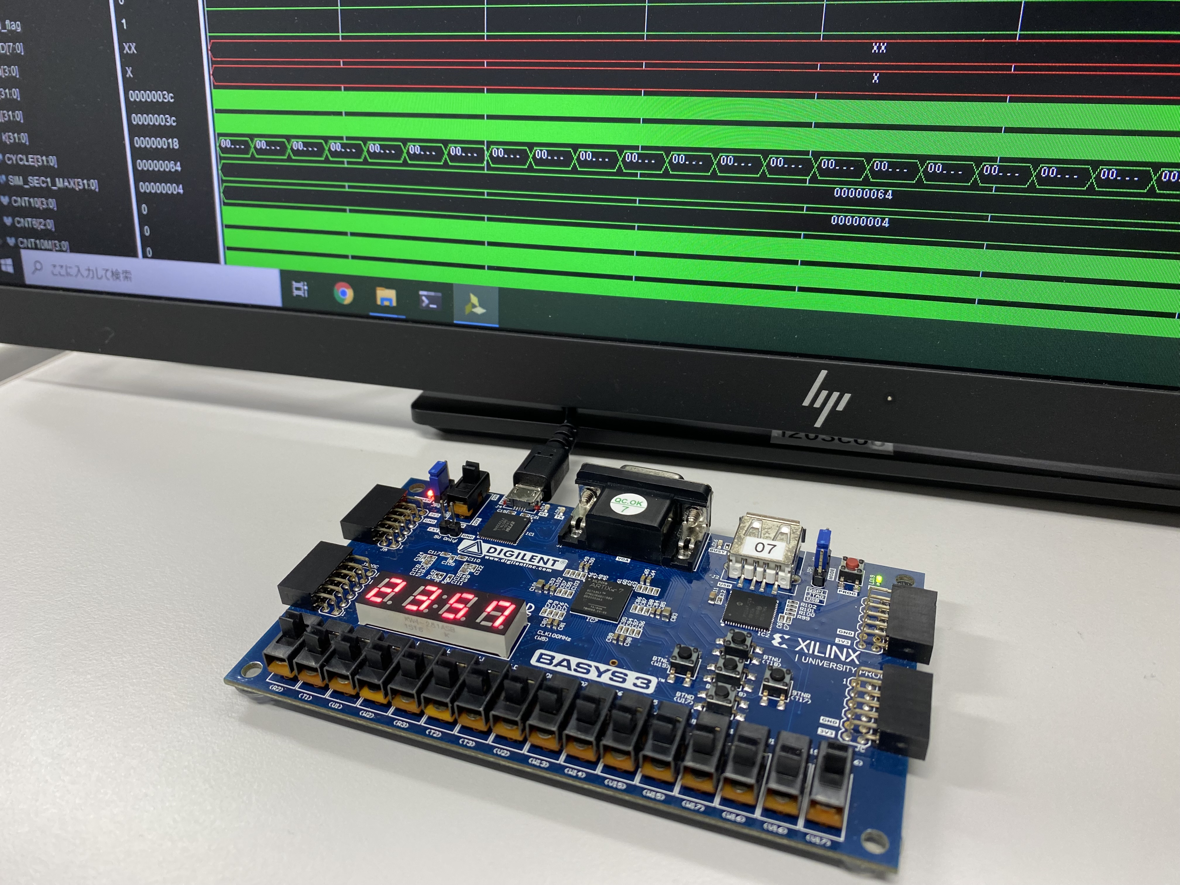 画像T050.jpgFPGAボードでの実習風景